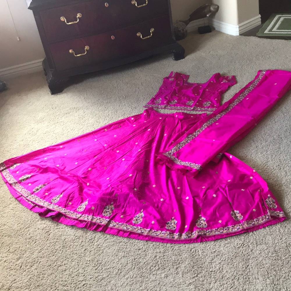 Used pure silk pink lahanga kurti and dupatta